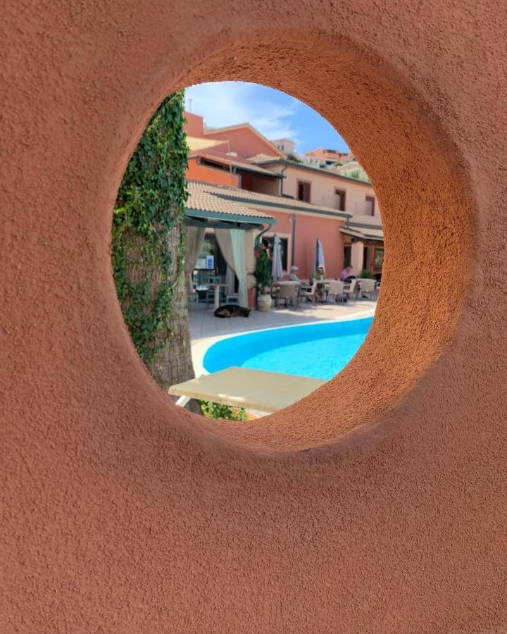 Hotel Corallaro ซานตา เตเรซา กัลลูรา ภายนอก รูปภาพ
